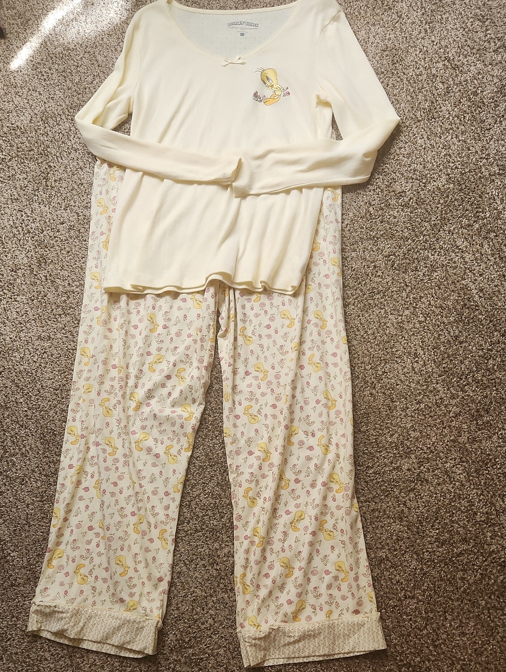 Women's Cream Tweety Printed Pajama Set - Long Sleeve Top & Pants